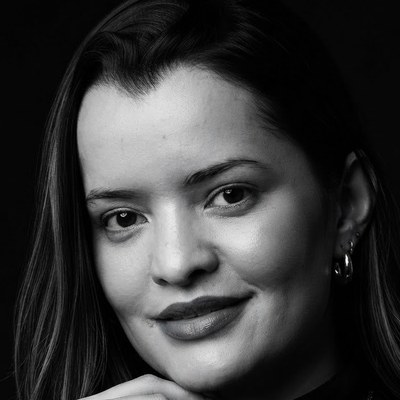 Dra. Carine Arruda